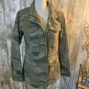 Levi’s camo jacket. Size XS. Missing hood. Otherwise like new.